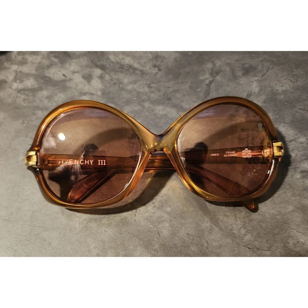 Givenchy used lens